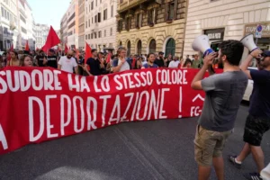 Thousands rally in Rome, Italy for rival pro- and anti-migration marches | Migration News | ACTPnews