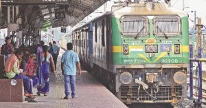 Examinees resort to stone-pelting at Bihar station over shortage of trains | India News | ACTPnews
