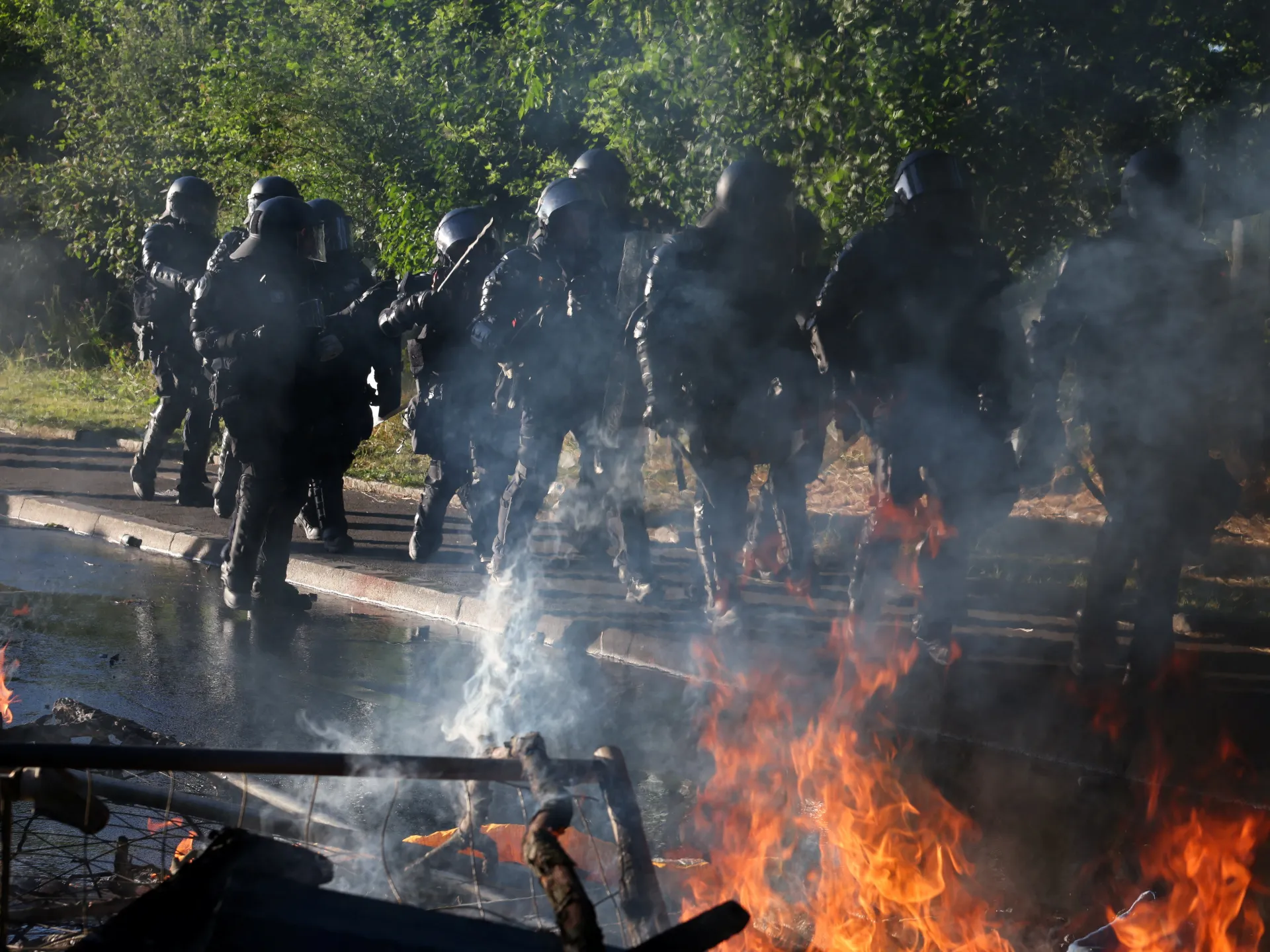 Violence erupts during anti-G7 protests in Geneva on eve of summit | Conflict News