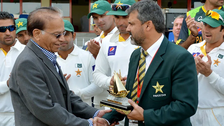 Cricket journalist and broadcast legend Qamar Ahmed dies aged 88