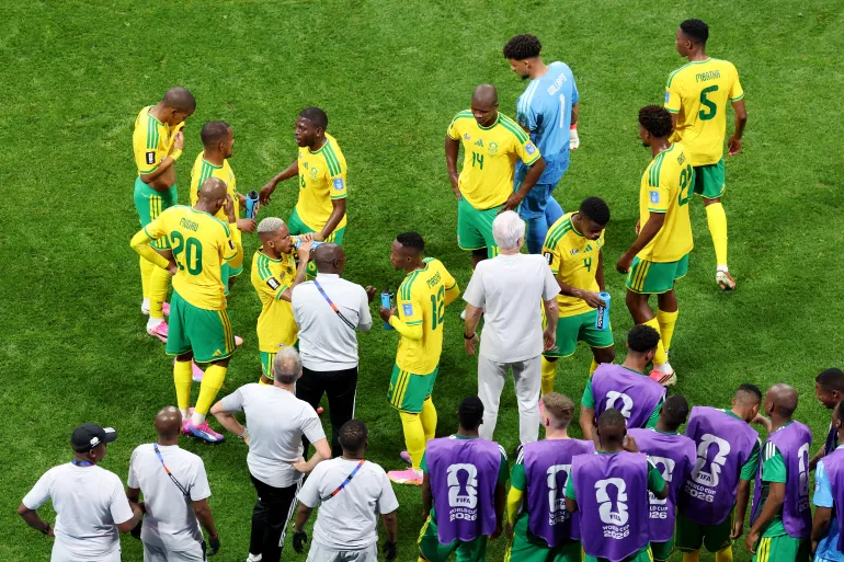 ATLANTA, GEORGIA - JUNE 18: South Africa players take a drink during a hydration break in the FIFA World Cup 2026 Group A match between Czechia and South Africa at Atlanta Stadium on June 18, 2026 in Atlanta, Georgia. Molly Darlington/Getty Images/AFP (Photo by Molly Darlington / GETTY IMAGES NORTH AMERICA / Getty Images via AFP)