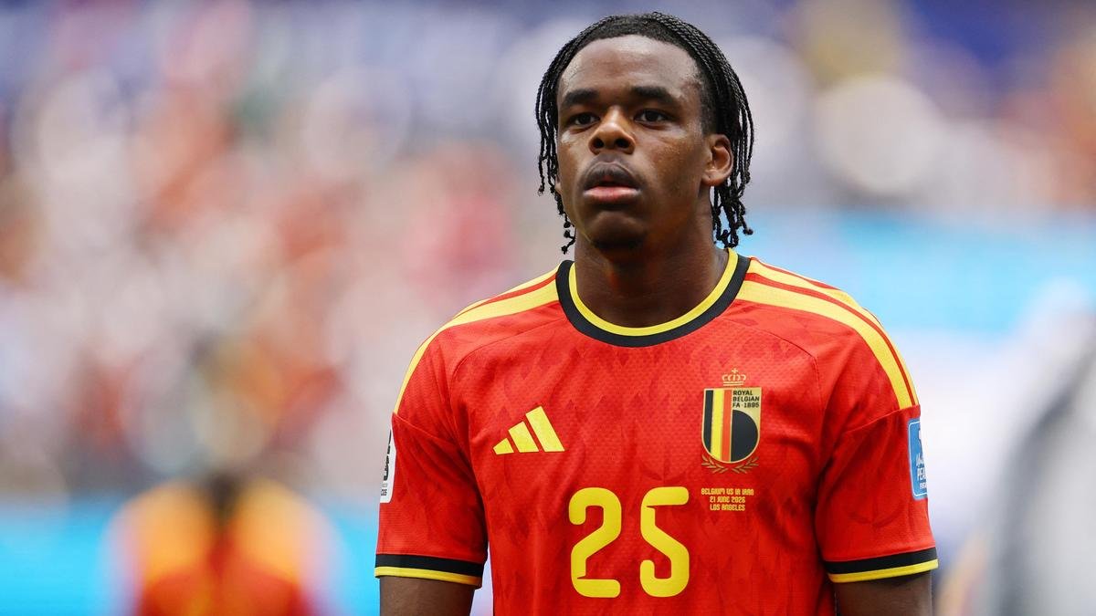 Why was Nathan Ngoy shown a red card in Iran vs Belgium at FIFA World Cup 2026?
