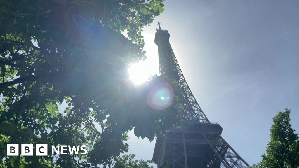 The Sun shining behind the Eiffel Tower
