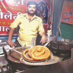 No vada pav on newspaper in Maharashtra: FDA cracks whip on food vendors | India News | ACTPnews
