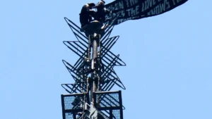 Couple arrested after daring Empire State marriage proposal stunt | Protests News | ACTPnews