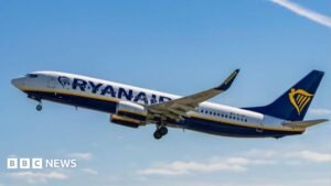 Man nearly sucked out of window mid-air on Ryanair plane, passengers say | ACTPnews