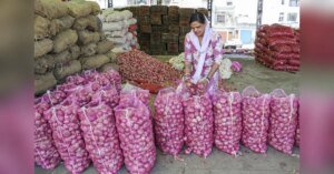 Onion growers urge Maharashtra govt to prioritise rain-hit farmers | India News | ACTPnews