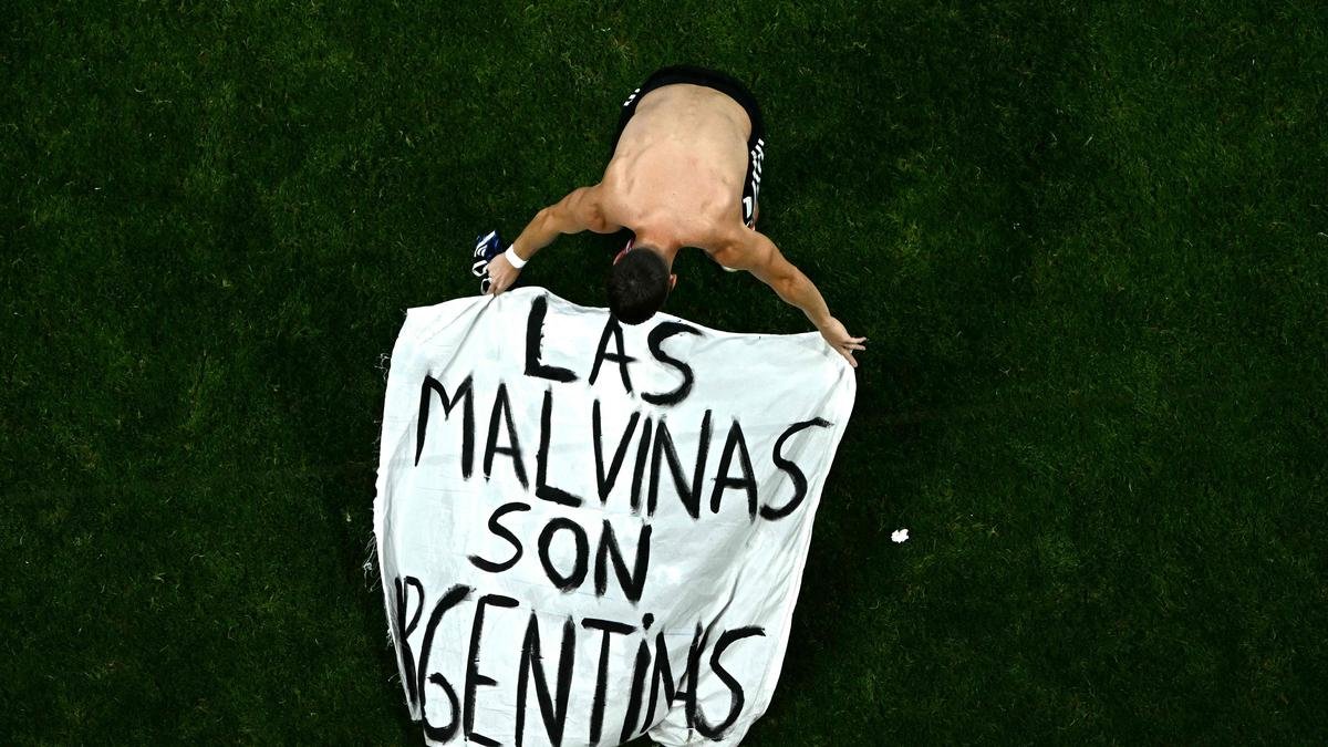 UK urges FIFA to investigate Argentina over Falklands banner at World Cup 2026 semifinal