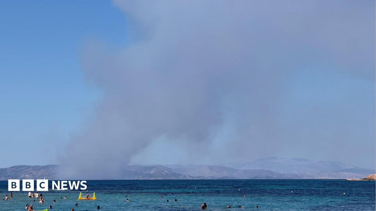 Two dead and hundreds evacuated as wildfires break out near Athens | ACTPnews