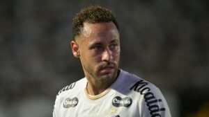 Why was Neymar forced to leave the pitch for a minute during Brazilian Serie A match? | ACTPnews