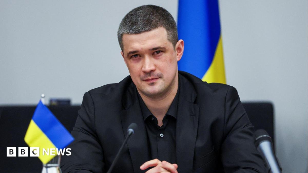 Sacked Ukrainian defence minister calls for presidential election | ACTPnews