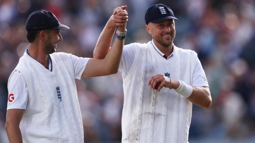 ENG v PAK 1st Test, Day 1: Pacers bundle Pakistan for 171, Root-Cox settle in | ACTPnews