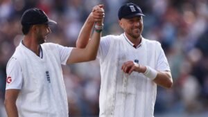 ENG v PAK 1st Test, Day 1: Pacers bundle Pakistan for 171, Root-Cox settle in | ACTPnews