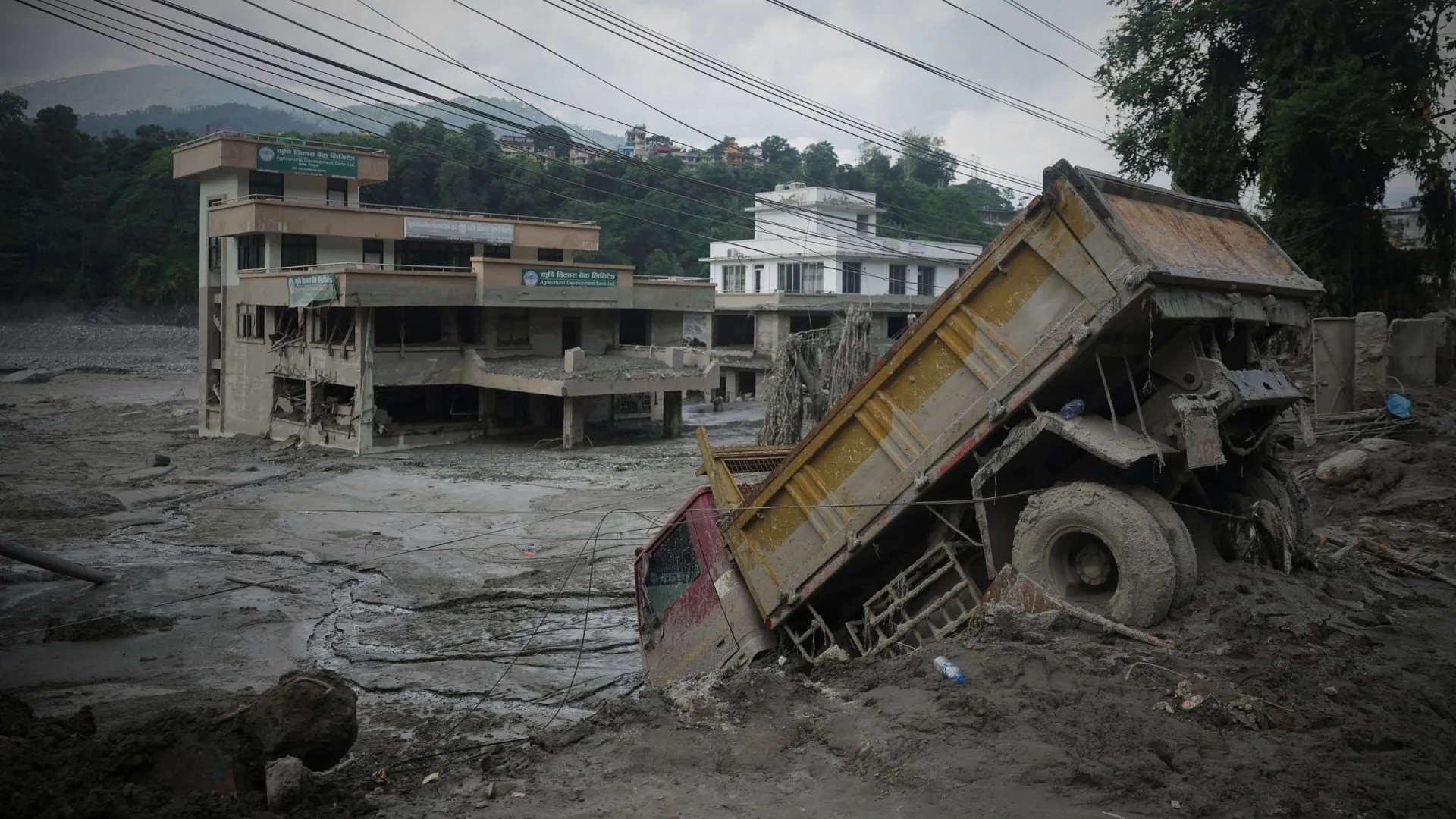 What lessons can be learned from the Nepal-Tibet flood disaster? | Floods News