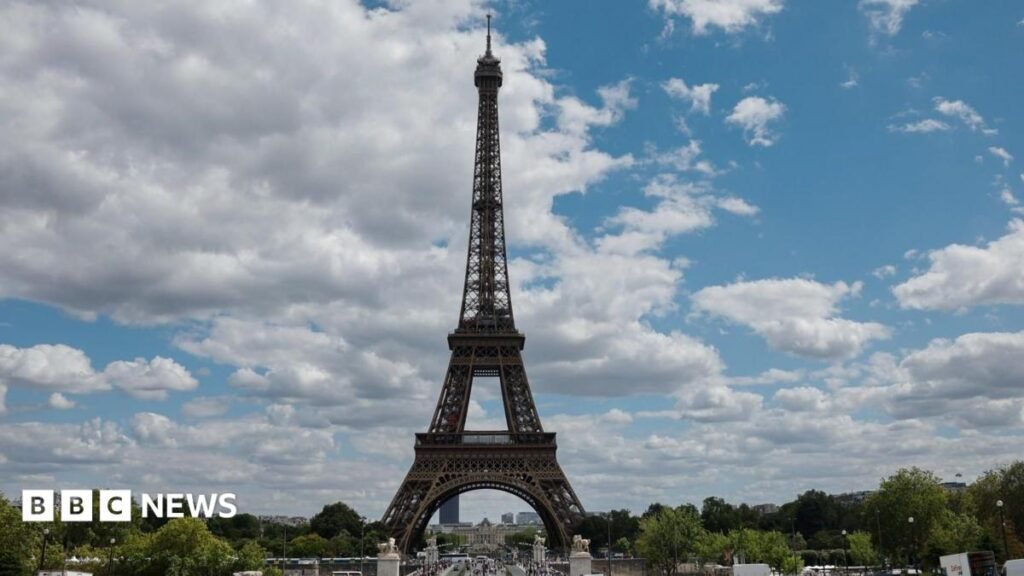 Eiffel Tower shut by staff strike over women being moved for religious visit | ACTPnews