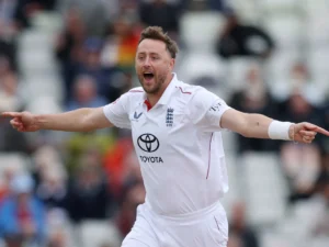 England close in on Pakistan whitewash in third Test as Robinson shines | Cricket | ACTPnews