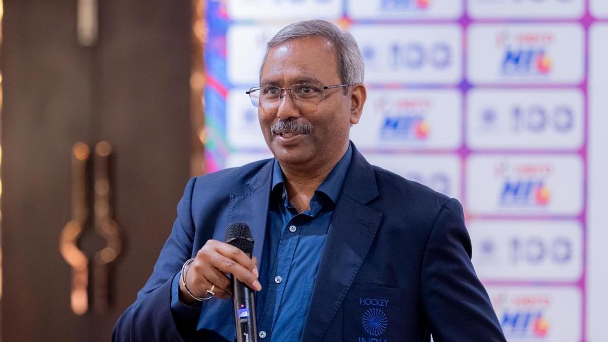 Hockey India removes DG RK Srivastava, issues show cause notice for saffron jersey row