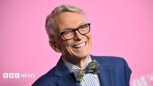 Bob Mackie: Legendary costume designer dies aged 87 | ACTPnews