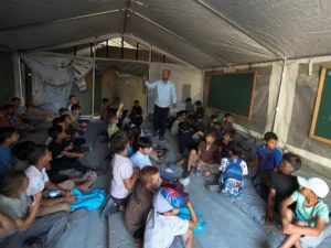 Photos: Gaza’s children return to class in tents and ruins | Gaza News | ACTPnews