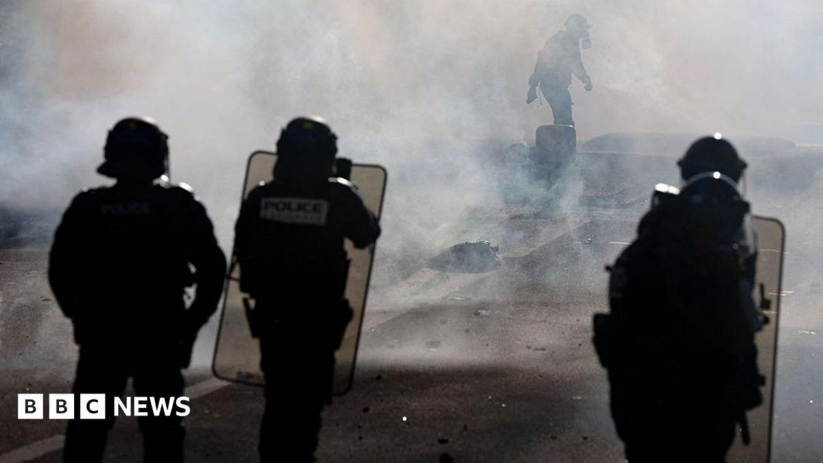 Teenager’s hand blown off during confrontation between France school protesters and riot police | ACTPnews