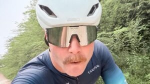Why drive when you can cycle? Bottas takes 350km scenic route to Singapore GP | ACTPnews