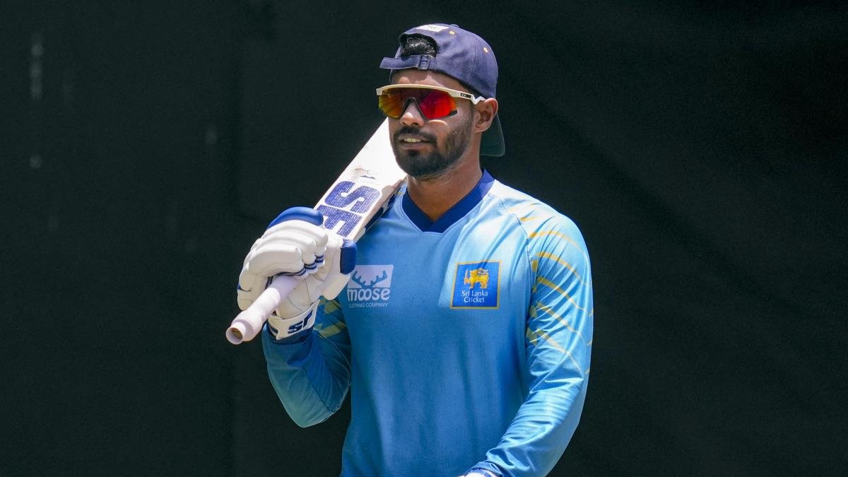 Dhananjaya de Silva steps down as Sri Lanka Test captain